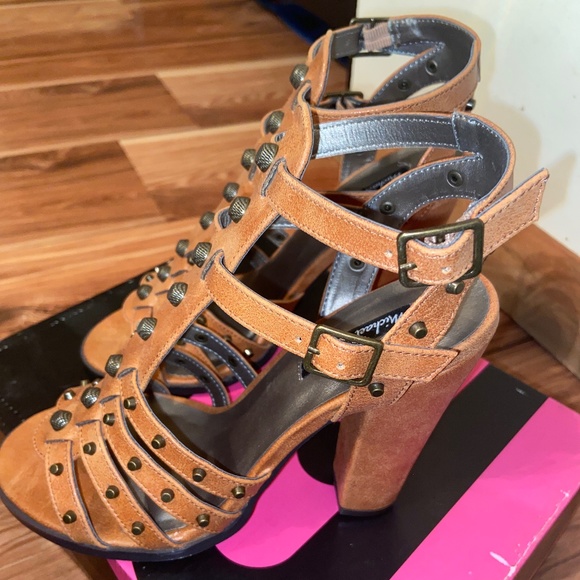 Brand New Chunky Heel Strappy Sandals - Picture 1 of 5